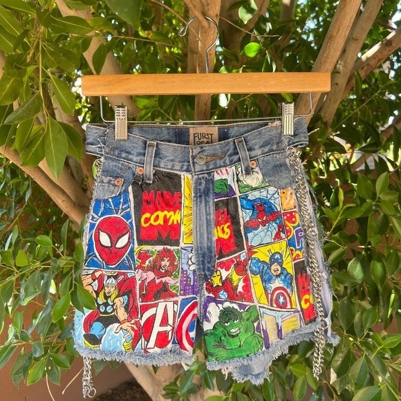 LF Furst of A Kind Shorts XS Colorful Marvel Comics Chain Cutout Denim Festival - Picture 1 of 5
